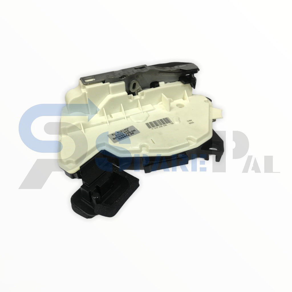 AUDI / VW  DOOR LOCK / LATCH   5K2-837-015H